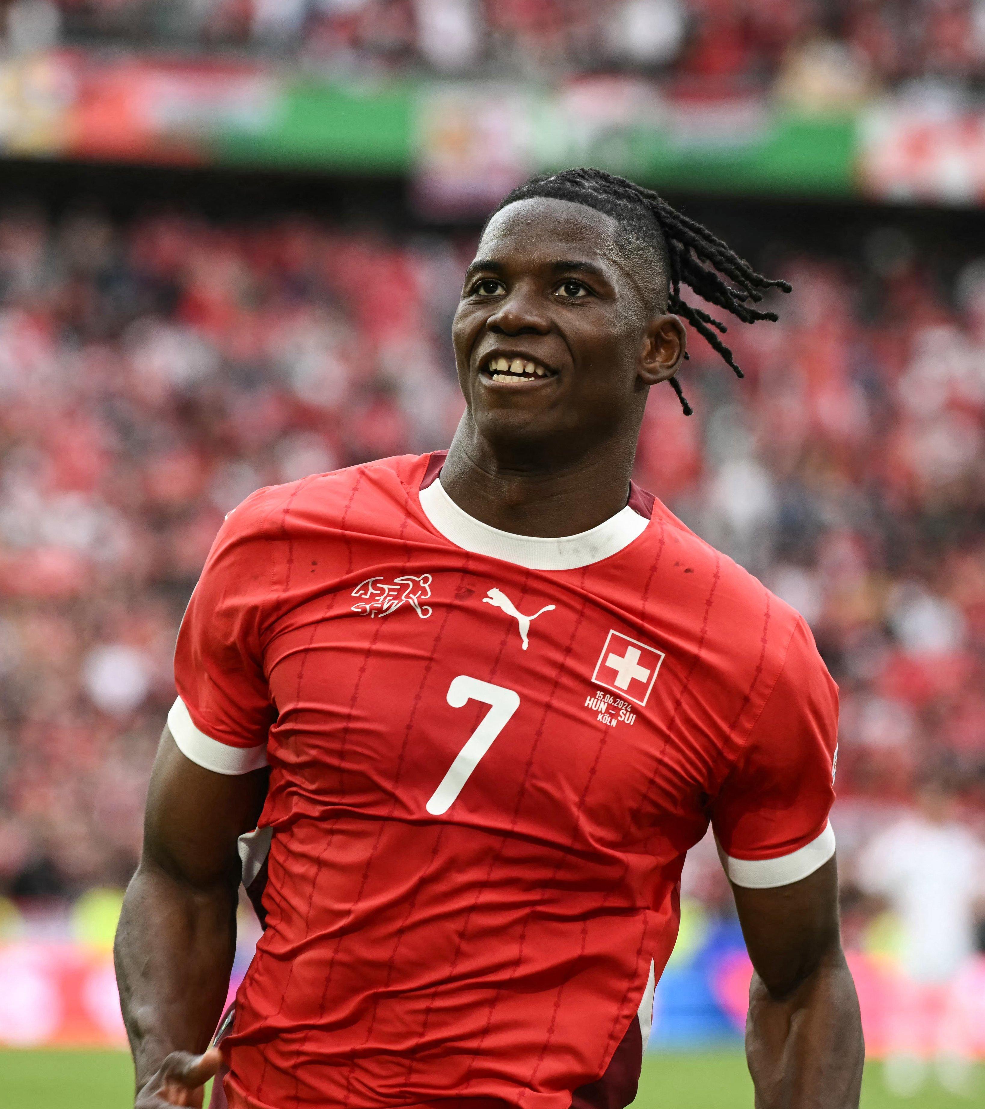 英格兰客场逆转瑞士,提前晋级欧洲杯 英格兰客场逆转瑞士,提前晋级欧洲杯