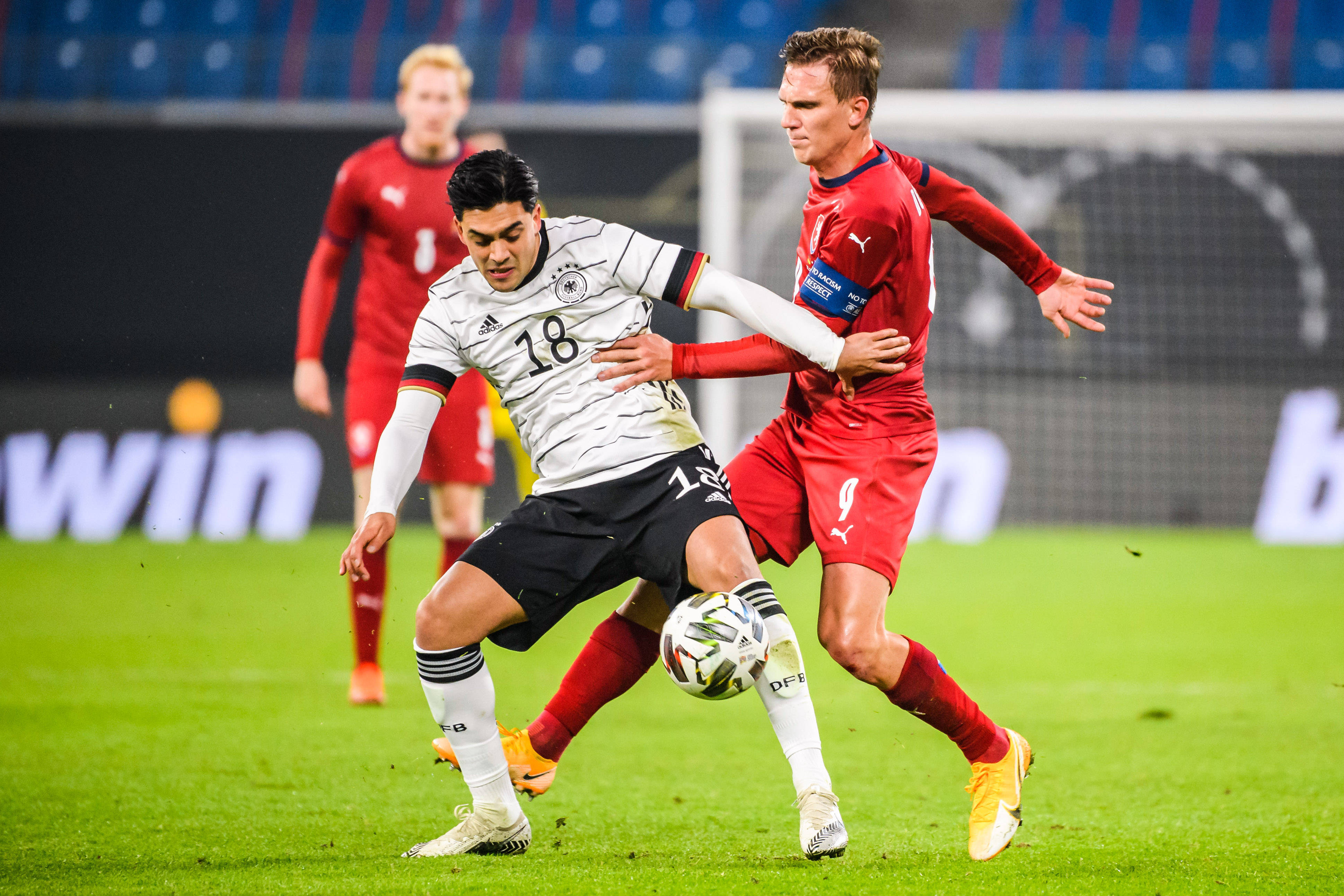 阿尔巴尼亚队在欧洲赛场闪耀 阿尔巴尼亚队在欧洲赛场闪耀